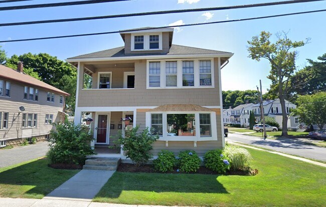 Building Photo - 591 Concord St