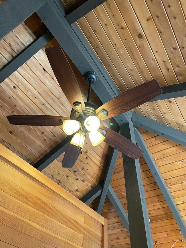 Building Photo - Cozy and convenient, private location, Cot...