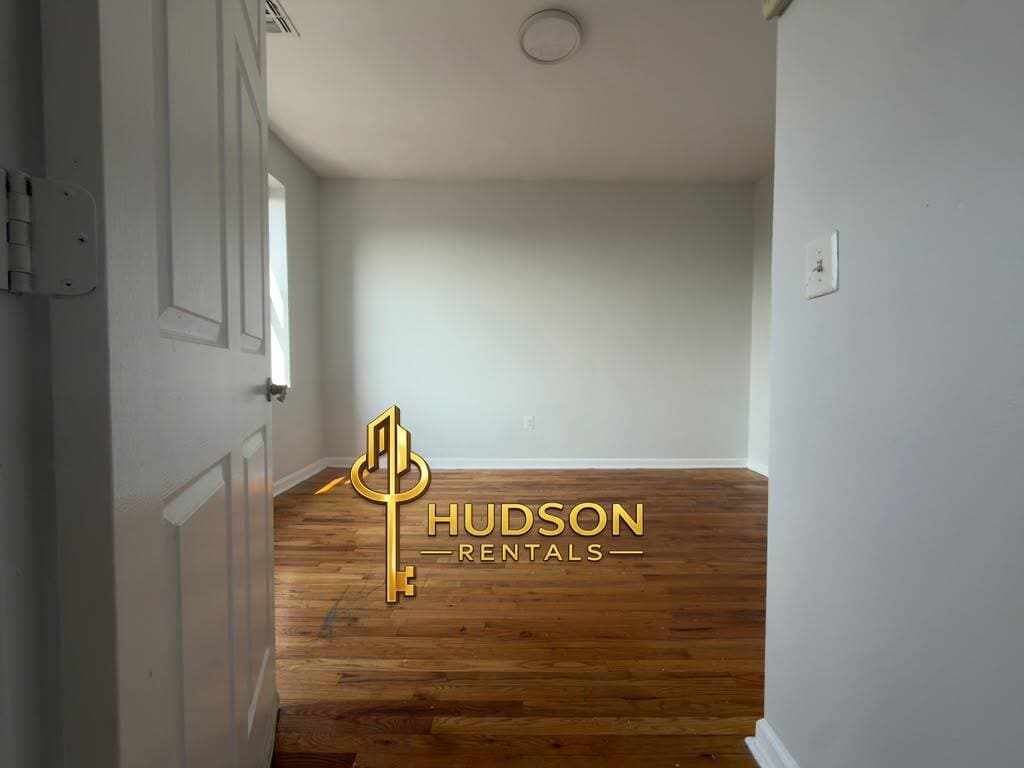 162 Bergen Ave 3A - 161 Bergen Ave