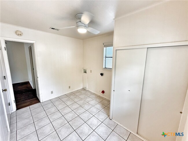 Building Photo - 275 Halm Dr