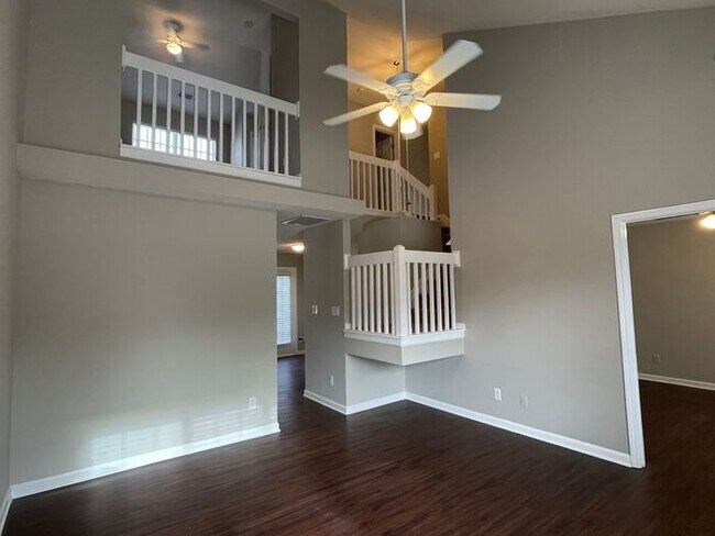 Building Photo - NW Townhome off of New Garden, Updated, Wo...
