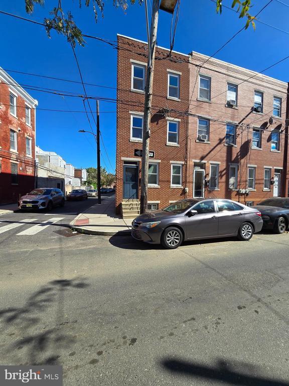 Building Photo - 1805 S 5th St