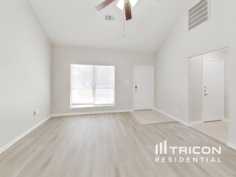 Building Photo - 21214 Peachvine Ln