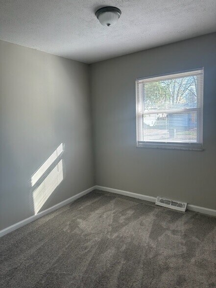 Building Photo - 415 Barwood Dr