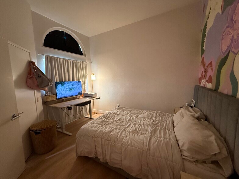 Building Photo - 2109 Northshore Dr