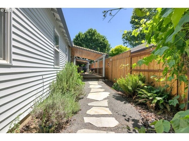 Building Photo - Single Level Home in Glencoe Oaks