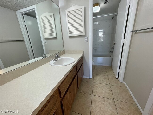 Building Photo - 3615 Boca Ciega Dr