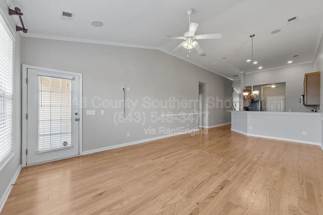 Building Photo - 264 Viareggio Road