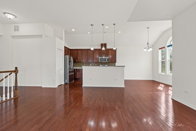 Building Photo - 2528 Dunraven Ave