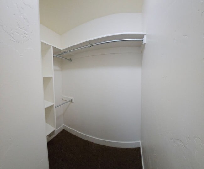Building Photo - 2 bed, 2.5 bath townhome in Lincoln Park