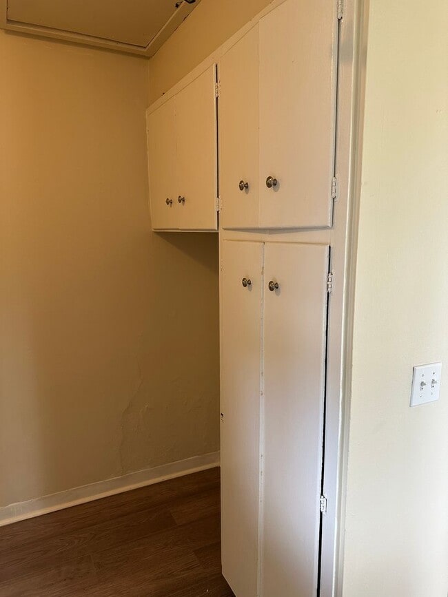 Building Photo - Charming 2 bed 1 bath house in a great nei...