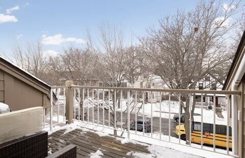 Building Photo - Chic Urban Living: Spacious 2-Bed Townhouse with Fireplace & Hardwood Floors on Kenwood Isles Drive!