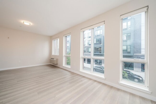 Building Photo - 16 Bennett St