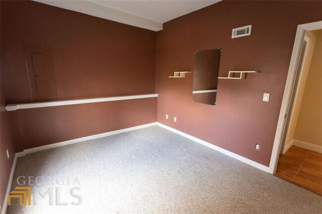 Building Photo - 157 N Creek Trail