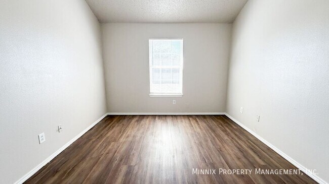 Building Photo - 9702 Ave. U-B