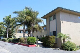 Building Photo - Updated Near Ventura College!