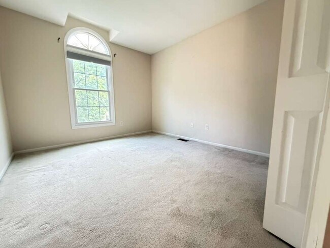 Building Photo - 1154 Bluebird Dr