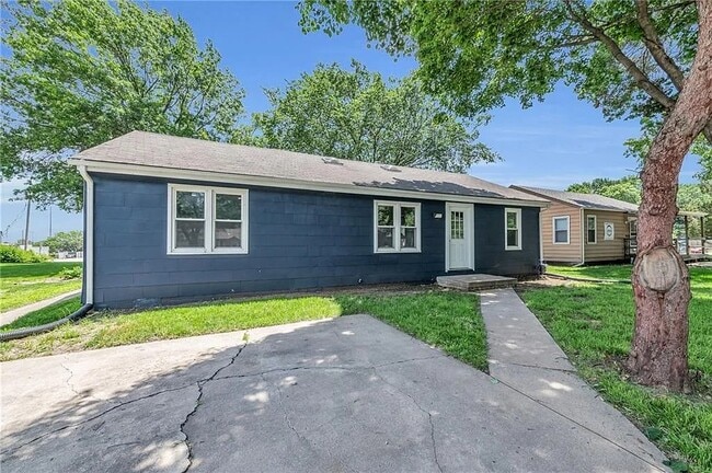 Building Photo - 114 N Emma St