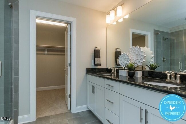 Building Photo - 2528 Reynolds Dr