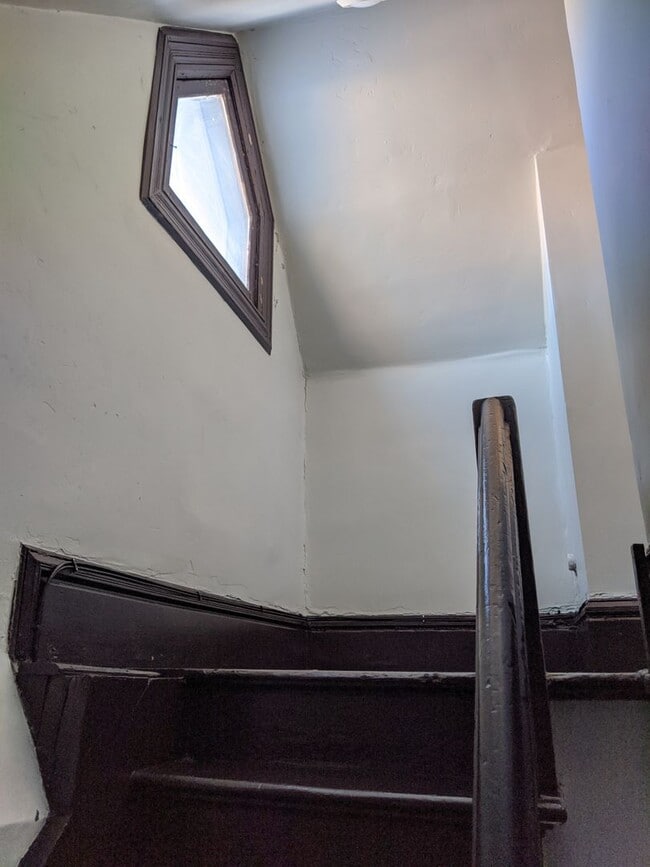 Building Photo - 623 E 100 S