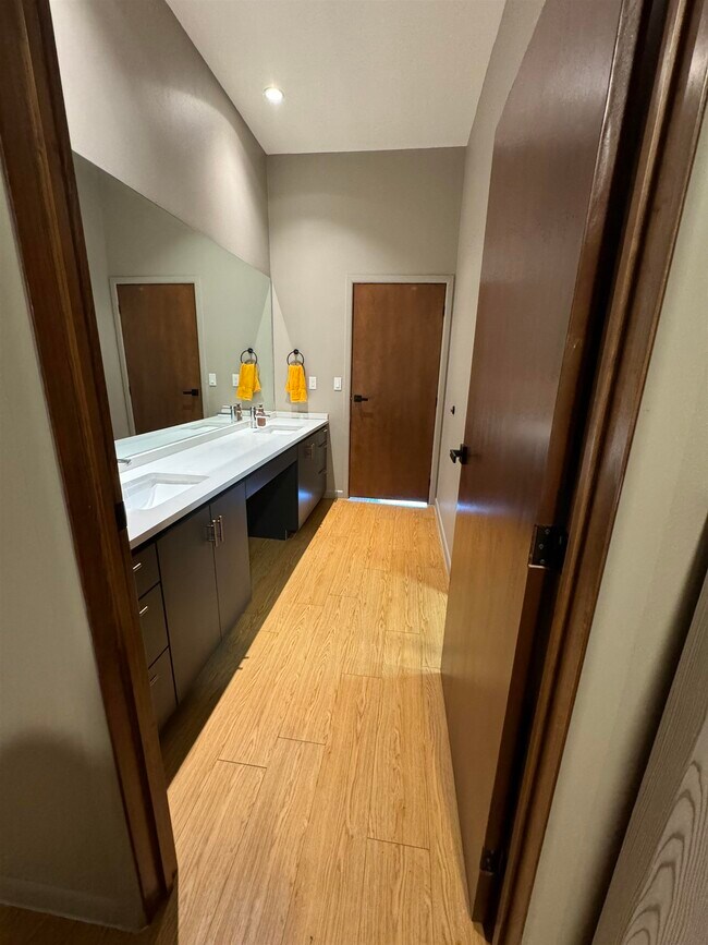 Building Photo - 7219 Rocio Dr