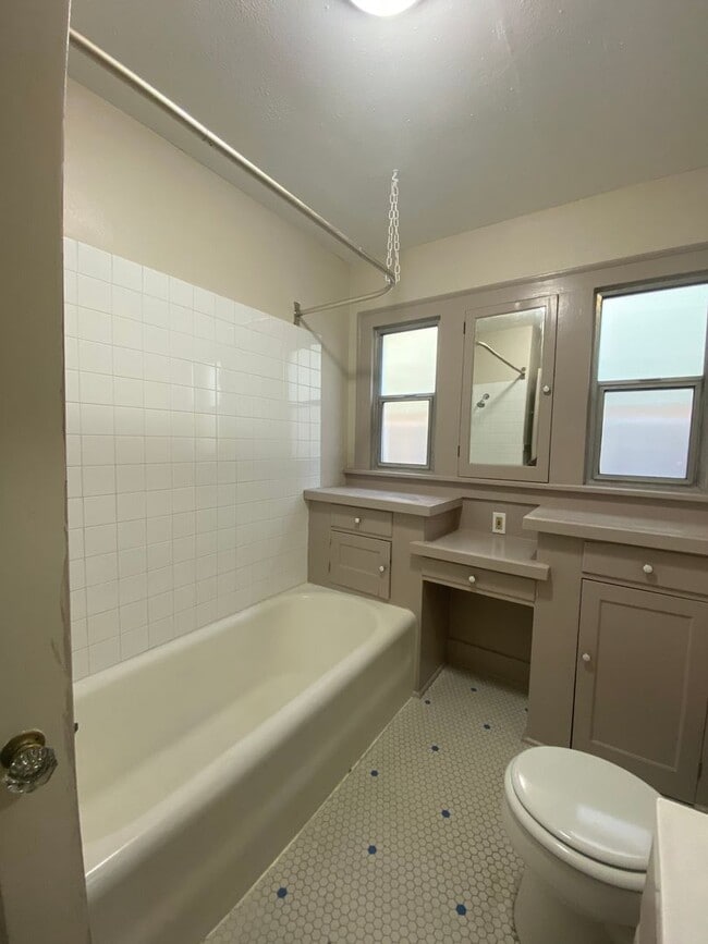 Building Photo - Charming Mt. Tabor Home with Loft & Baseme...