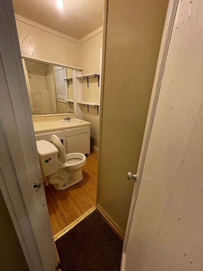 Building Photo - 1 bedroom near ACU