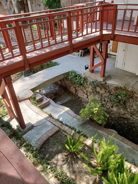 Building Photo - 1037 S Longwood Ave