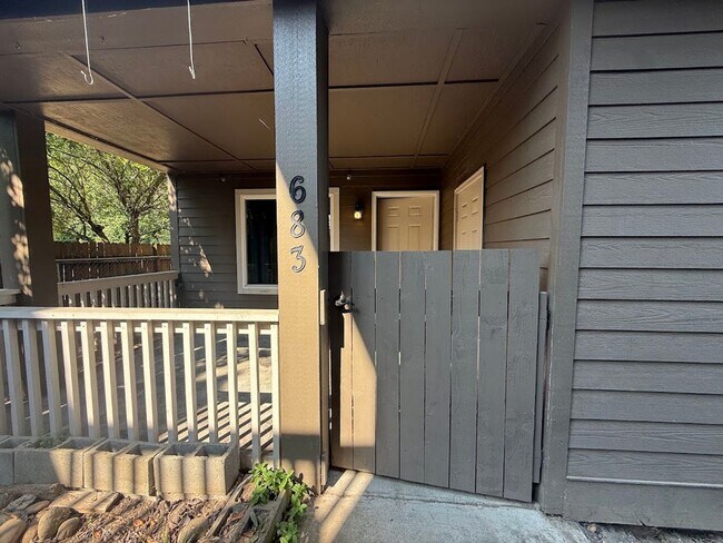 Building Photo - 683 SE 197th Ave