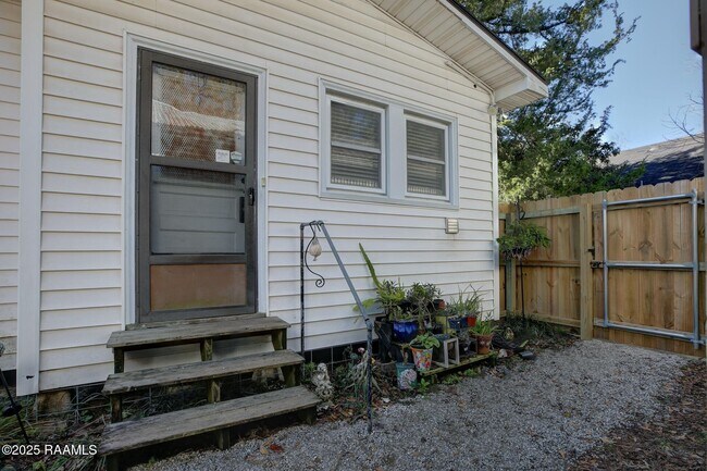 Building Photo - 519 Mudd Ave