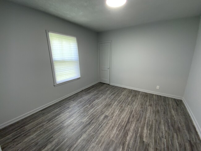 Building Photo - 305 N Bowman Ave