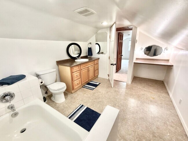 Building Photo - Charming Everett Home with Spacious Backyard, Garage, and Bonus Flex Spaces