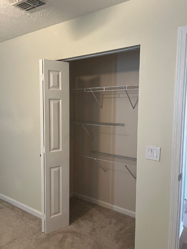 Building Photo - "Spacious 4-Bedroom Gem in Hermitage with 2.5 Baths and 1,824 Sq Ft of Comfort!"