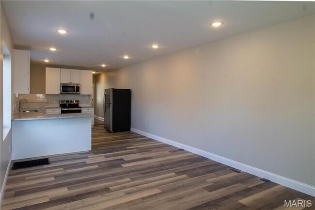 Building Photo - Sterling Pl