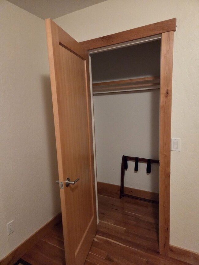 Building Photo - Two bedroom furnished home in a quiet area