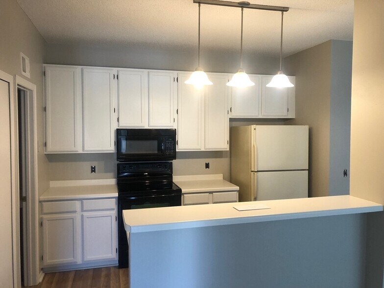 Building Photo - 15503 Garnet Way