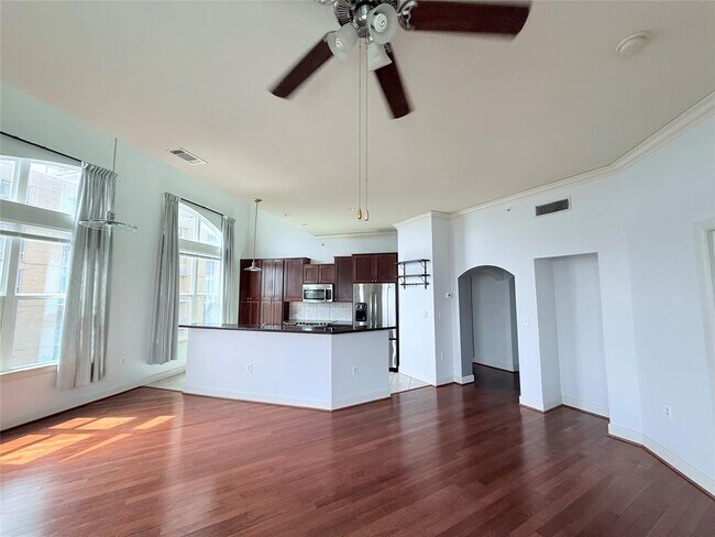 Building Photo - 1010 Rosine St