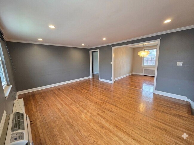 Building Photo - 112 Darwin Ave