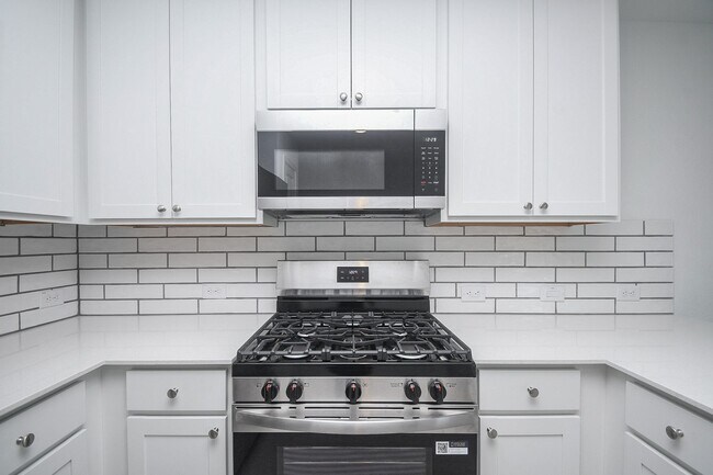 Building Photo - 923 Capracotta Dr