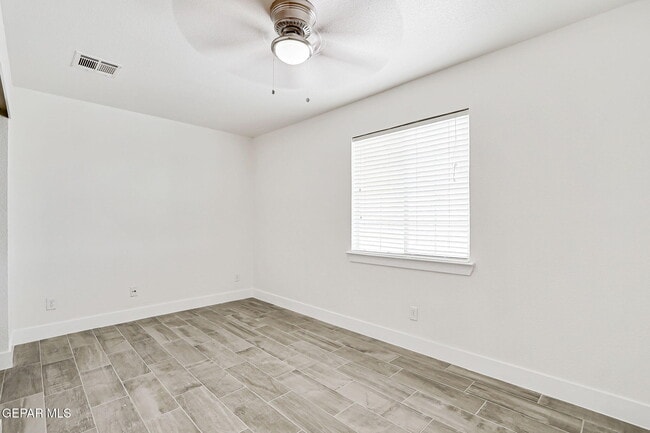 Building Photo - 7235 Royal Arms Dr
