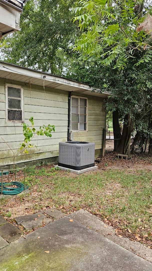 Building Photo - Nice Home with Fenced Yard