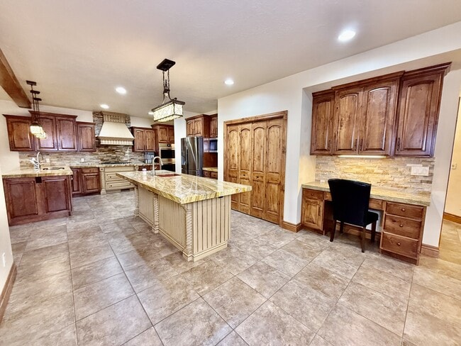 Building Photo - 6819 S Greenfield Way