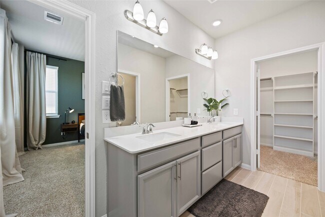 Building Photo - 16106 Oregon Oak Dr