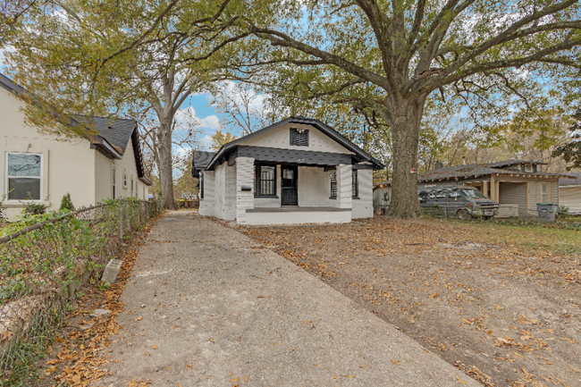 Building Photo - 3373 Lamphier Ave