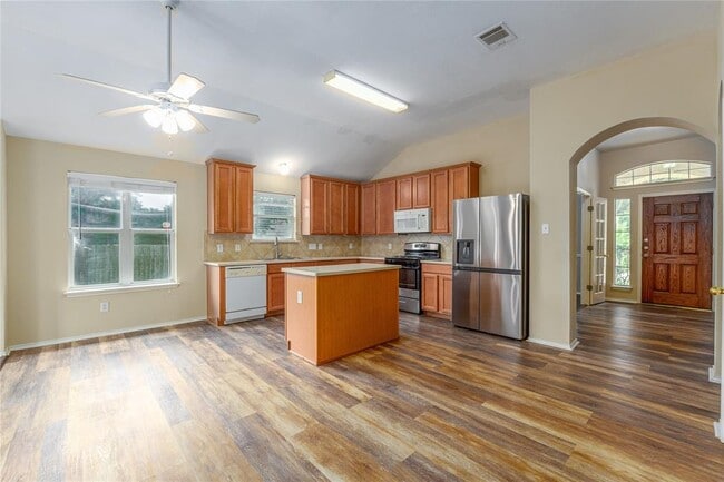 Building Photo - 116 Amberwood Ct