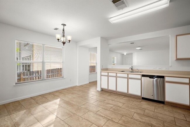Building Photo - 13017 Lofton Cliff Dr