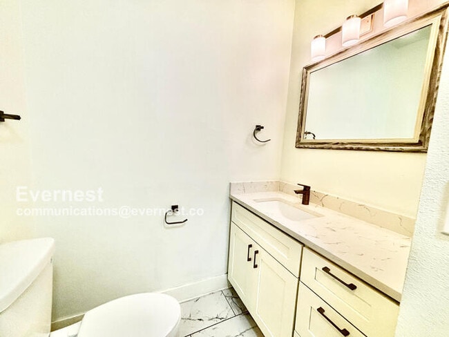 Building Photo - 2318 Stutz Dr