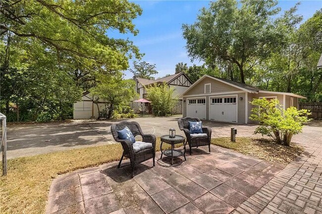 Building Photo - 2 Bed 2 Bath House in Duckpond with 2 Car Garage!