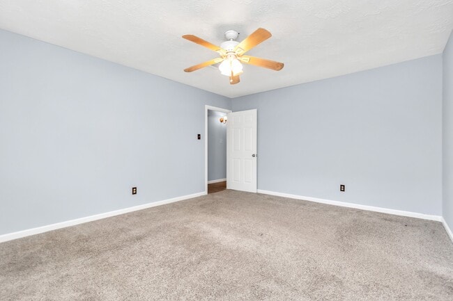 Building Photo - 13627 Greenridge Dr