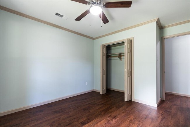 Building Photo - 5402 Sheraton Oaks Dr